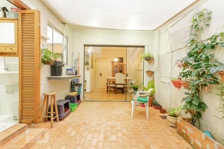 Casa à venda com 240m², 5 quartos e 2 vagasQuintal