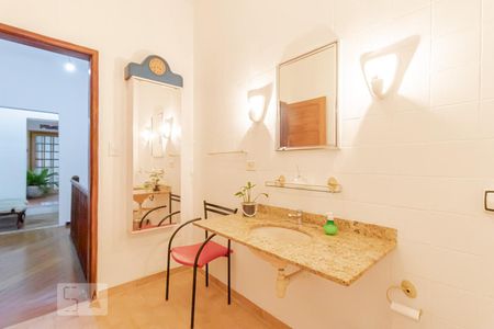 Casa à venda com 240m², 5 quartos e 2 vagasBanheiro