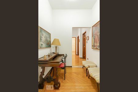 Casa à venda com 240m², 5 quartos e 2 vagasCorredor