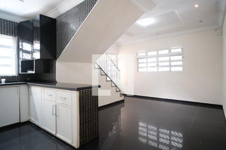 Sala de casa à venda com 5 quartos, 220m² em Jardim Danfer, São Paulo
