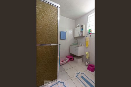 Banheiro Social 1 de casa à venda com 4 quartos, 130m² em Jardim Pinheiros, São Paulo