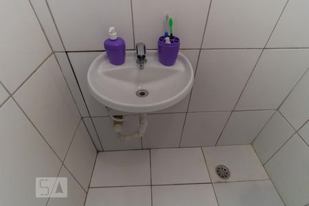 Detalhe banheiro de kitnet/studio para alugar com 1 quarto, 30m² em Jardim Angela (zona Leste), São Paulo
