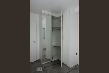 Apartamento à venda com 32m², 1 quarto e sem vagaQuarto - Armários