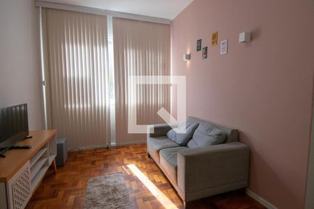 Sala de Apartamento com 2 quartos, 90m² Copacabana