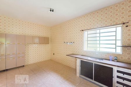 Casa à venda com 100m², 2 quartos e 3 vagas Casa à venda com 100m², 2 quartos e 3 vagasCozinha