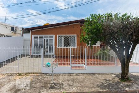 Casa à venda com 100m², 2 quartos e 3 vagas Casa à venda com 100m², 2 quartos e 3 vagasFachada