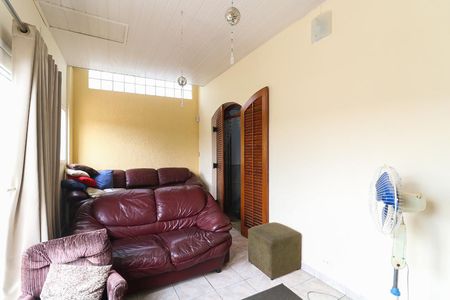 Sala de TV de casa à venda com 4 quartos, 205m² em Bela Vista, Osasco