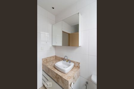 Casa à venda com 130m², 3 quartos e 2 vagasBanheiro