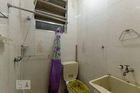 Banheiro de kitnet/studio para alugar com 1 quarto, 23m² em Centro, Niterói