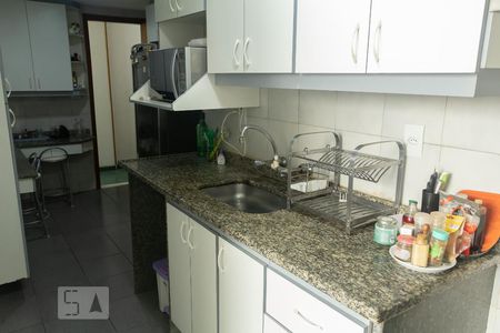 Apartamento à venda com 160m², 3 quartos e 2 vagasCozinha