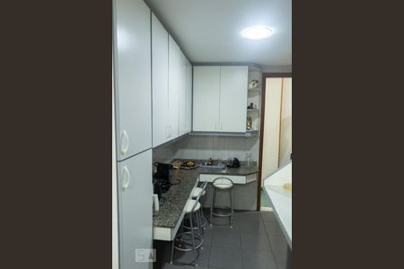 Apartamento à venda com 160m², 3 quartos e 2 vagasCozinha