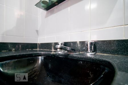 Casa à venda com 212m², 3 quartos e 4 vagasBanheiro Quarto 2 - Suíte