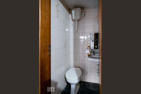 Casa à venda com 212m², 3 quartos e 4 vagasBanheiro Garagem Fundos