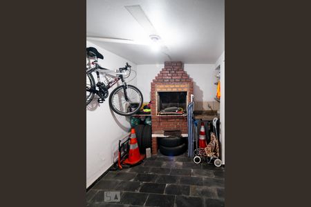 Casa à venda com 212m², 3 quartos e 4 vagasGaragem Fundos Churrasqueira