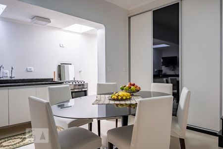 Casa à venda com 180m², 3 quartos e 2 vagasCozinha
