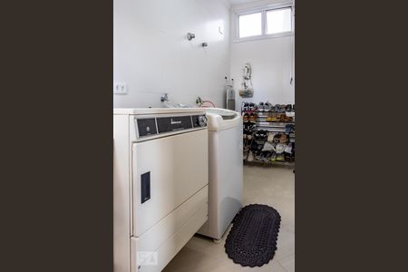 Casa à venda com 180m², 3 quartos e 2 vagasLavanderia