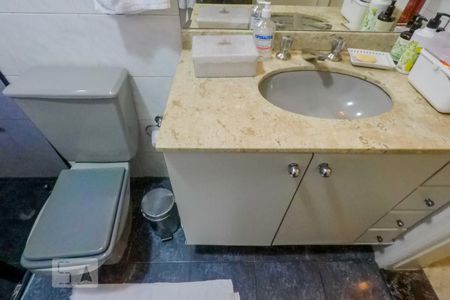 Apartamento para alugar com 384m², 3 quartos e 3 vagasBanheiro