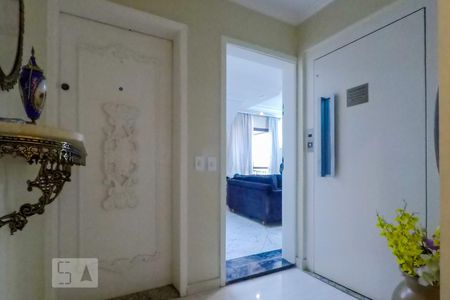Entrada de apartamento para alugar com 3 quartos, 384m² em Vila São José, São Paulo