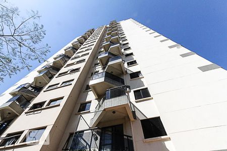 Apartamento para alugar com 85m², 3 quartos e 2 vagas Apartamento para alugar com 85m², 3 quartos e 2 vagasFachada