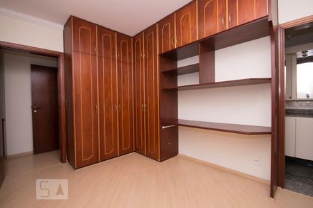 suite 1 de apartamento para alugar com 4 quartos, 167m² em Vila Regente Feijó, São Paulo