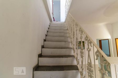 Casa de condomínio para alugar com 120m², 3 quartos e sem vagaEscada de acesso ao 2º andar Terraço