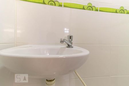 Casa de condomínio para alugar com 120m², 3 quartos e sem vaga2º andar: Lavabo