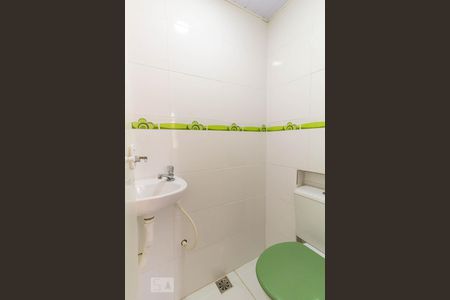 Casa de condomínio para alugar com 120m², 3 quartos e sem vaga2º andar: Lavabo