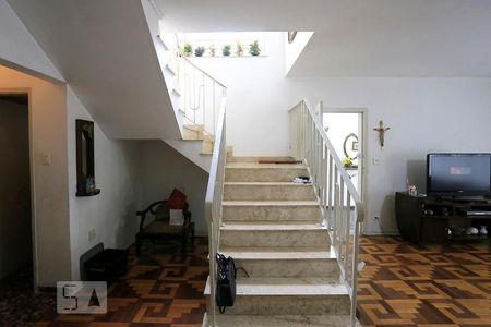 Casa à venda com 550m², 7 quartos e 4 vagasEscada