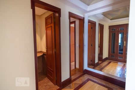 Hall de Entrada de apartamento à venda com 5 quartos, 240m² em Cambuí, Campinas