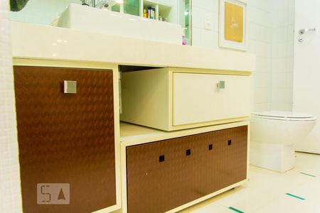 Apartamento à venda com 270m², 4 quartos e 3 vagasBanheiro da Suíte Master