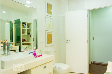 Apartamento à venda com 270m², 4 quartos e 3 vagasBanheiro da Suíte Master