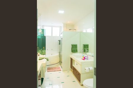 Apartamento à venda com 270m², 4 quartos e 3 vagasBanheiro da Suíte Master