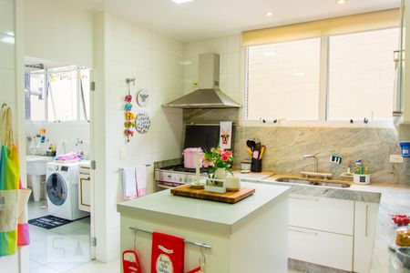 Apartamento à venda com 270m², 4 quartos e 3 vagasCozinha