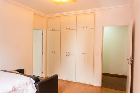 Apartamento à venda com 270m², 4 quartos e 3 vagasQuarto 2
