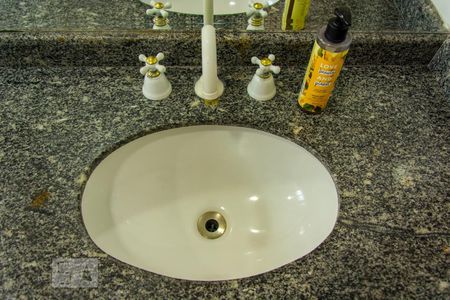 Apartamento à venda com 270m², 4 quartos e 3 vagasBanheiro da Suíte 2 - Pia