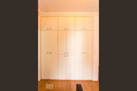 Apartamento à venda com 270m², 4 quartos e 3 vagasQuarto 2 - Armários