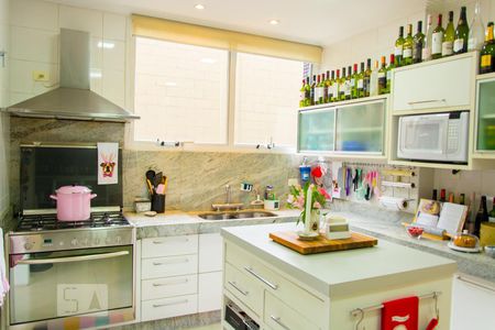 Apartamento à venda com 270m², 4 quartos e 3 vagasCozinha