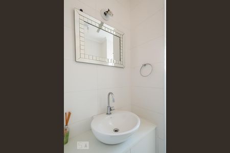 Casa à venda com 190m², 3 quartos e 2 vagasBanheiro 1