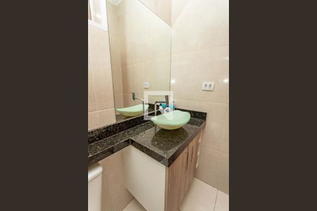 Casa à venda com 190m², 3 quartos e 2 vagas Casa à venda com 190m², 3 quartos e 2 vagasBanheiro social