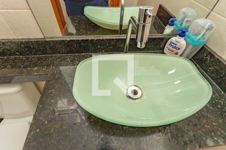 Casa à venda com 190m², 3 quartos e 2 vagas Casa à venda com 190m², 3 quartos e 2 vagasBanheiro social