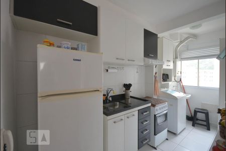 Cozinha de apartamento para alugar com 3 quartos, 62m² em Jardim Santa Emília, São Paulo