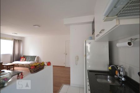 Cozinha de apartamento para alugar com 3 quartos, 62m² em Jardim Santa Emília, São Paulo