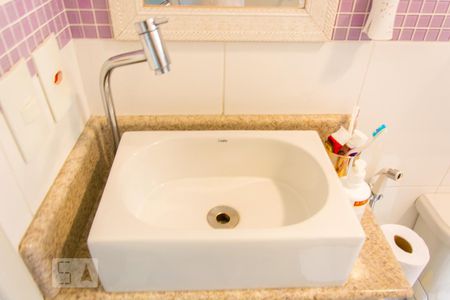 Apartamento à venda com 70m², 2 quartos e 2 vagasBanheiro da Suíte - Pia