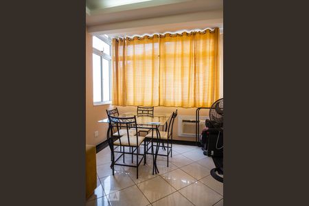 Sala de apartamento para alugar com 2 quartos, 50m² em Copacabana, Rio de Janeiro