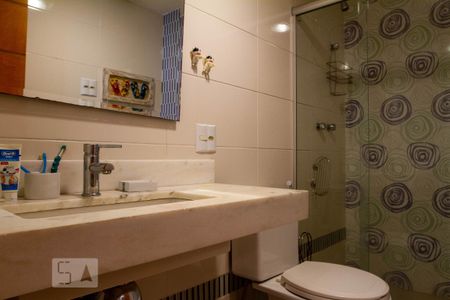 Apartamento à venda com 80m², 2 quartos e 1 vaga Apartamento à venda com 80m², 2 quartos e 1 vagaBanheiro Social