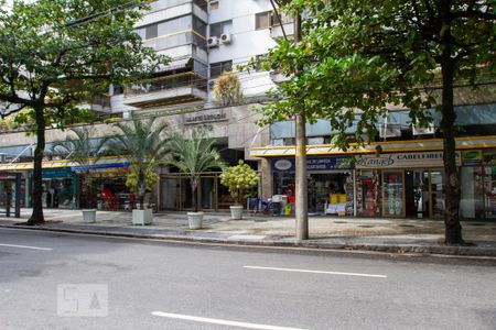 Apartamento à venda com 80m², 2 quartos e 1 vaga Apartamento à venda com 80m², 2 quartos e 1 vagaFachada e portaria