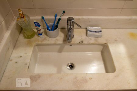 Apartamento à venda com 80m², 2 quartos e 1 vaga Apartamento à venda com 80m², 2 quartos e 1 vagaBanheiro Social