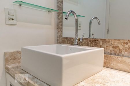 Apartamento à venda com 50m², 2 quartos e 1 vaga Apartamento à venda com 50m², 2 quartos e 1 vagaBanheiro