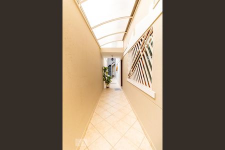 Casa à venda com 125m², 3 quartos e 4 vagas Casa à venda com 125m², 3 quartos e 4 vagasCorredor