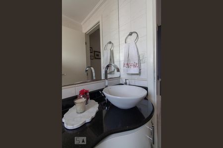 Apartamento à venda com 211m², 3 quartos e 3 vagas Apartamento à venda com 211m², 3 quartos e 3 vagasBanheiro social